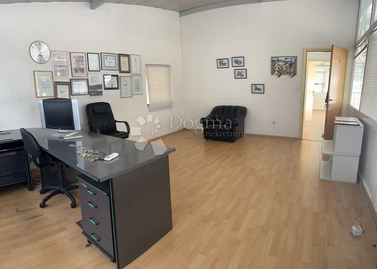 Business premises For sale - ŠIBENSKO-KNINSKA VODICE