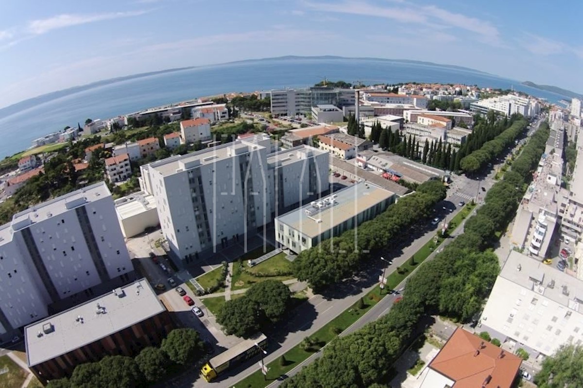 Business premises For rent - SPLITSKO-DALMATINSKA SPLIT