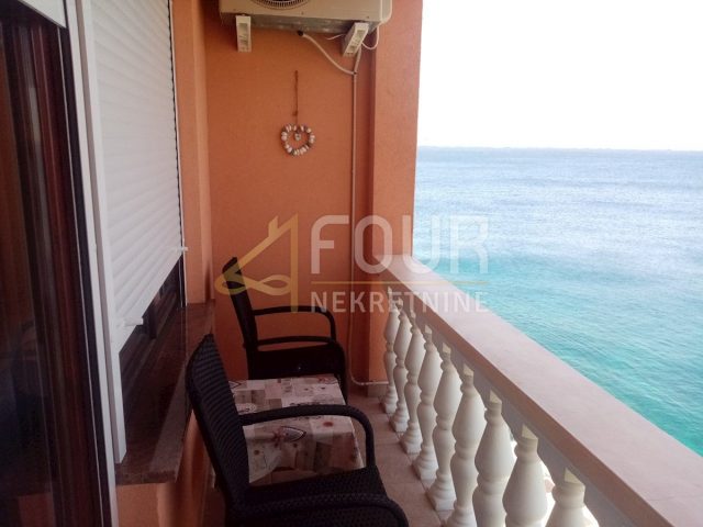 House for sale 155 m² – Karlobag