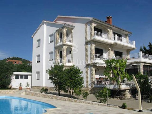 Kuća na prodaju 500 m² – Rab