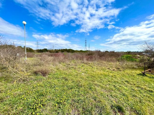 Pozemok na predaj 12800 m² – Pula