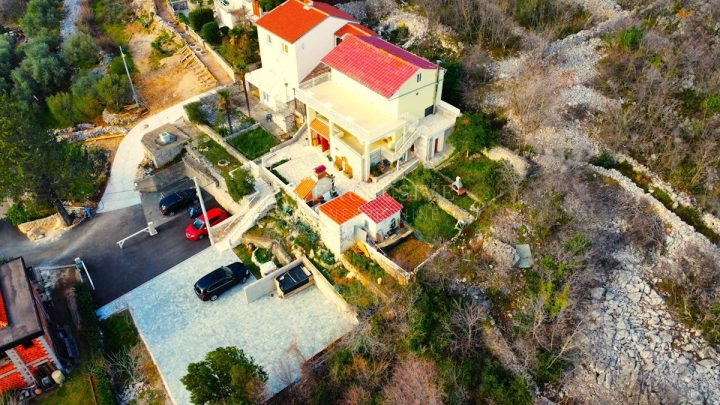 Hiša na predaj 330 m² – Dramalj