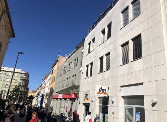 Locaux commerciaux à louer 425 m² – Pula