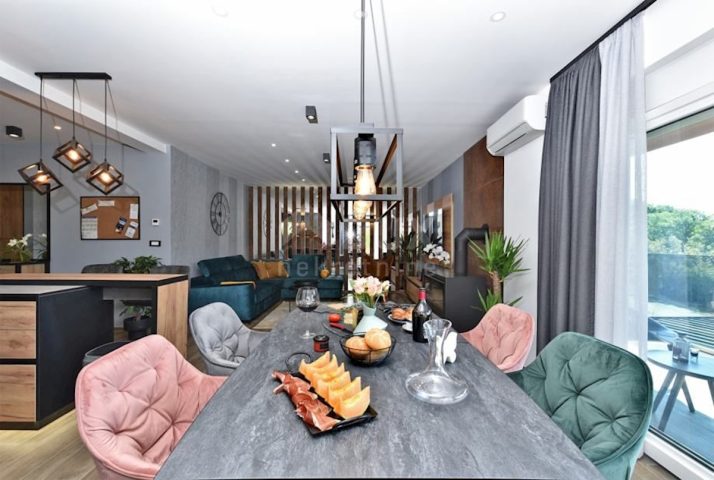 Mieszkanie na sprzedaż 197 m² – Pješčana Uvala