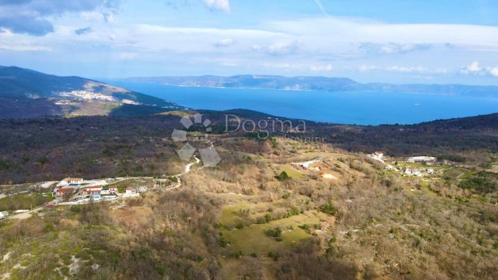 Land for sale 37000 m² – Labin