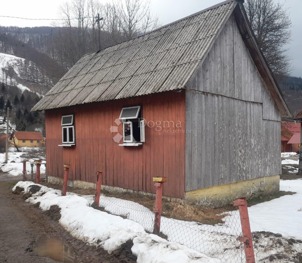 Kuća Na prodaju - KARLOVAČKA OGULIN