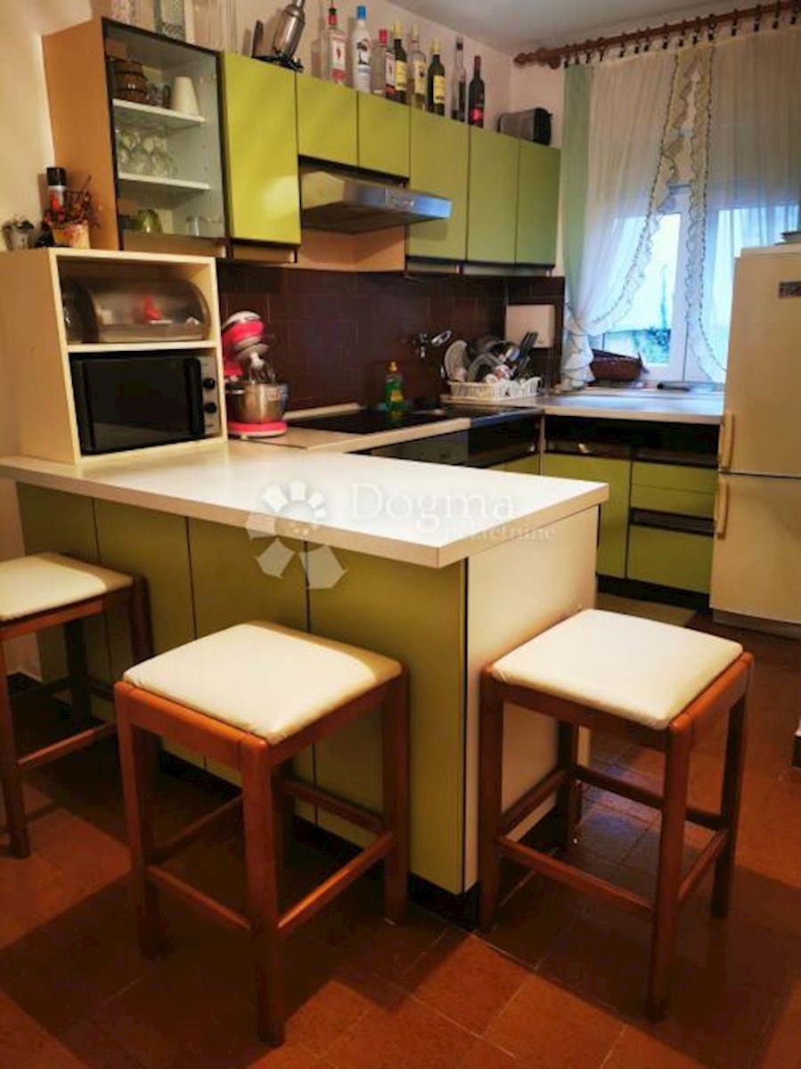 Stan Na prodaju - PRIMORSKO-GORANSKA CRIKVENICA