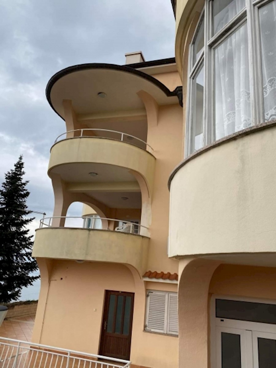 Kuća Na prodaju - PRIMORSKO-GORANSKA LOVRAN