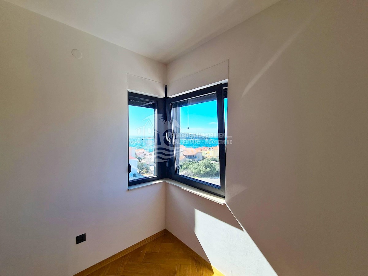 Flat For sale - ŠIBENSKO-KNINSKA ROGOZNICA