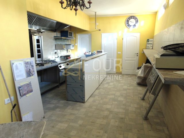 Poslovni prostori na predaj 99 m² – Pula