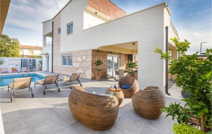 Casa in vendita 360 m² – Galižana
