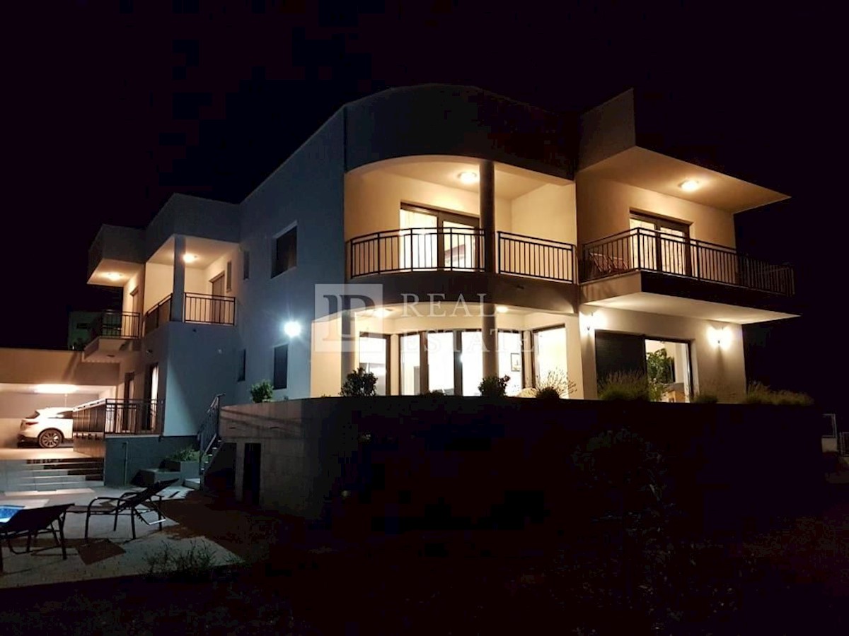 Kuća Na prodaju - PRIMORSKO-GORANSKA CRIKVENICA