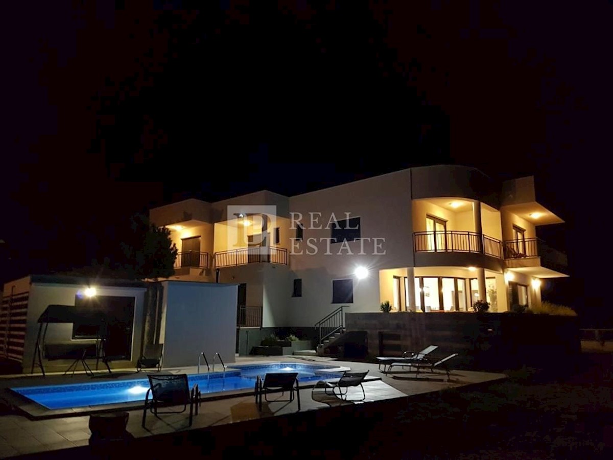 Kuća Na prodaju - PRIMORSKO-GORANSKA CRIKVENICA
