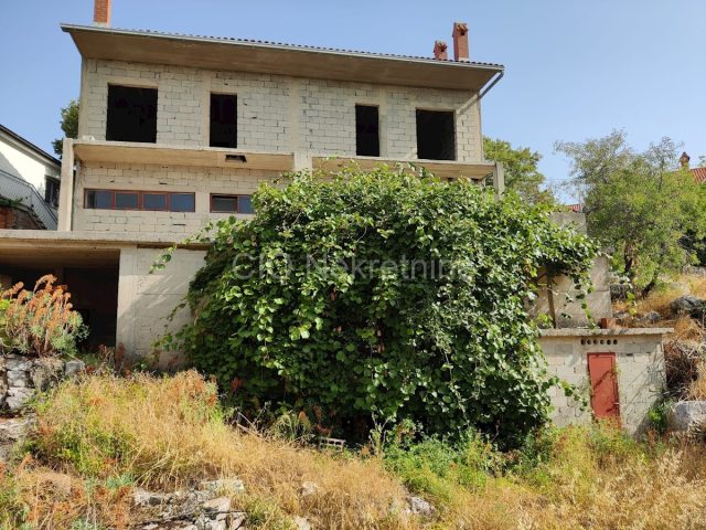 Hiša na predaj 300 m² – Gornji Humac
