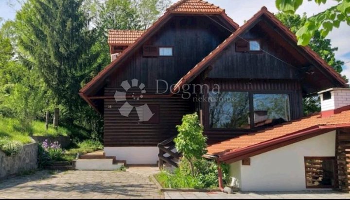 Kuća na prodaju 220 m² – Cerovac Vukmanićki