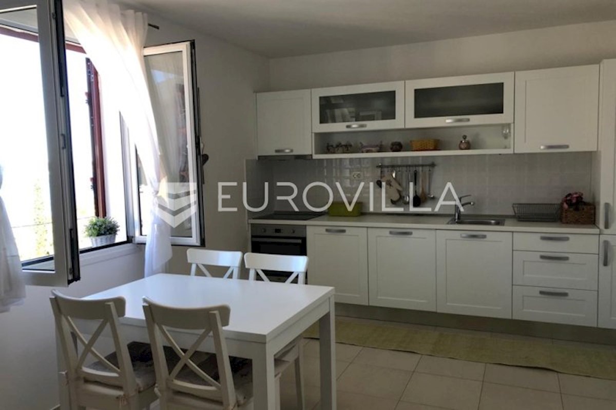 Flat For sale - SPLITSKO-DALMATINSKA ŠOLTA