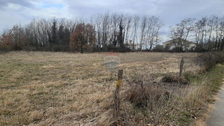 Terreno in vendita 2737 m² – Tinjan