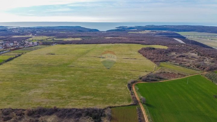 Parcela na predaj 57374 m² – Kaštelir