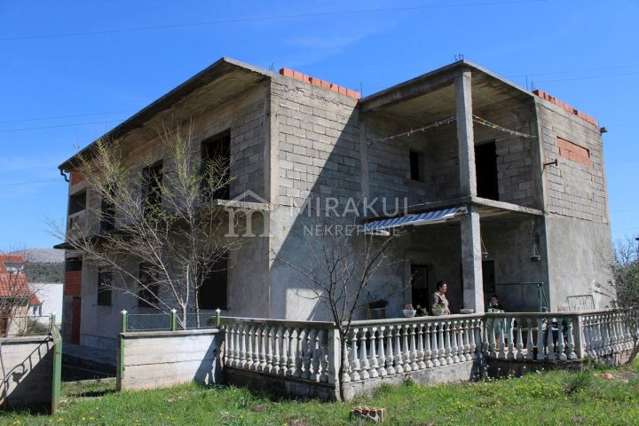House for sale 362 m² – Bilice