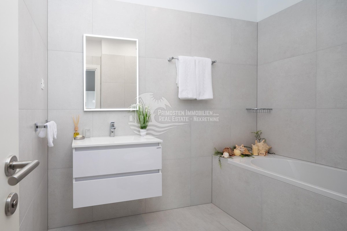 Maison À vendre - ŠIBENSKO-KNINSKA ROGOZNICA