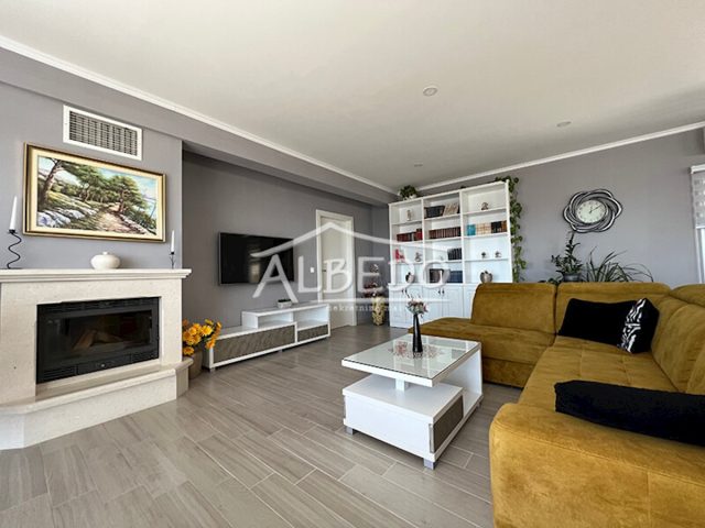 Kuća na prodaju 291 m² – Krvavica