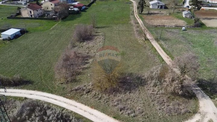 Działka na sprzedaż 2294 m² – Karojba