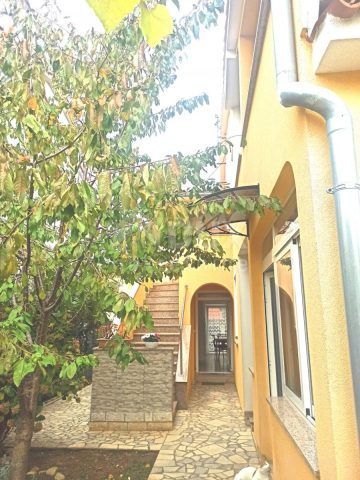Hiša na predaj 225 m² – Valbandon