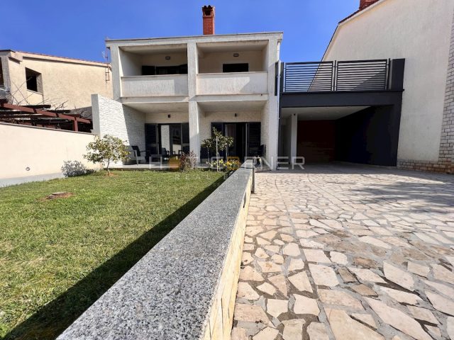 Hiša na predaj 250 m² – Valbandon