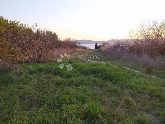 Parcela na predaj 704 m² – Zadar