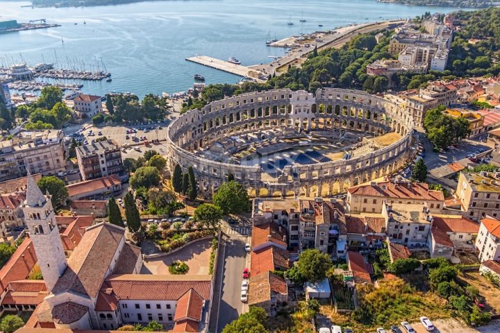 Parcela na predaj 4158 m² – Pula