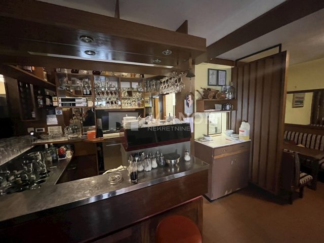 Poslovni prostor na prodaju 200 m² – Šmrika
