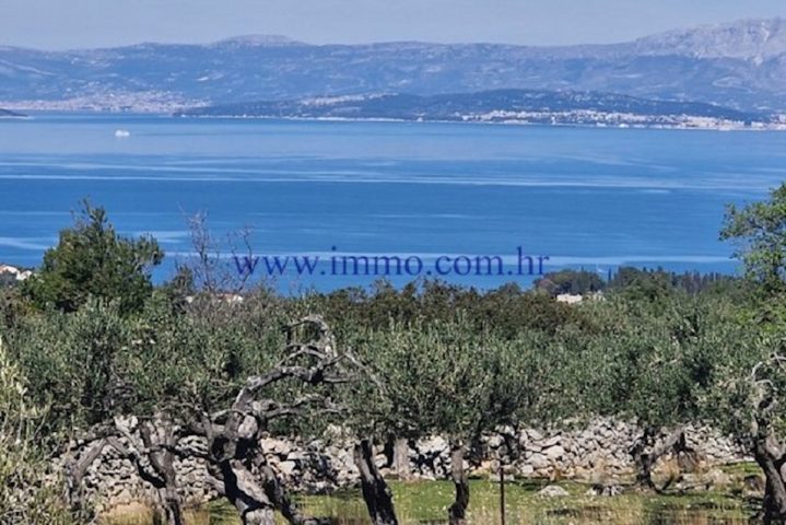 Terreno in vendita 32800 m² – Brač