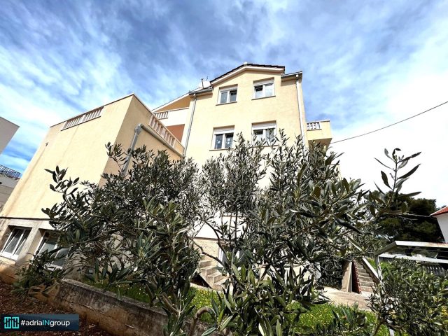 Casa in vendita 603 m² – Okrug Gornji