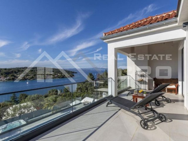 Hiša na predaj 207 m² – Šolta