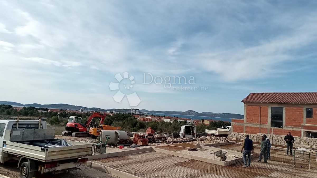 Hiša Na predaj - ŠIBENSKO-KNINSKA VODICE