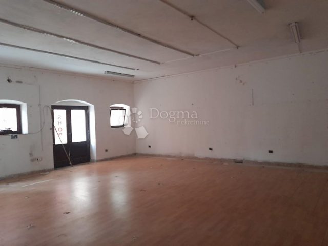 Poslovni prostori za najem 130 m² – Rovinj