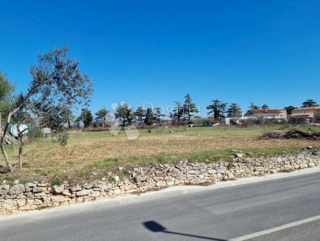 Parcela na predaj 898 m² – Pula