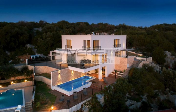 Casa in vendita 325 m² – Čiovo