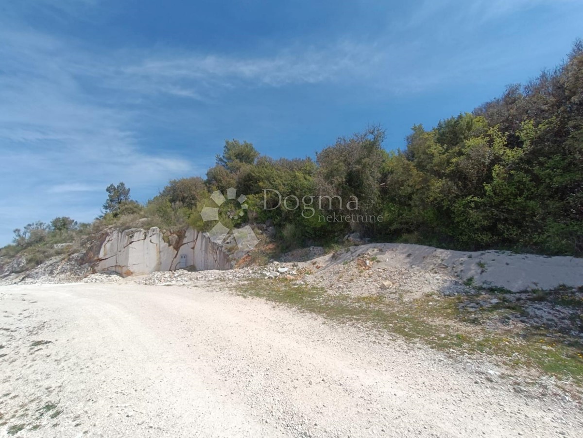 Land For sale - SPLITSKO-DALMATINSKA BRAČ