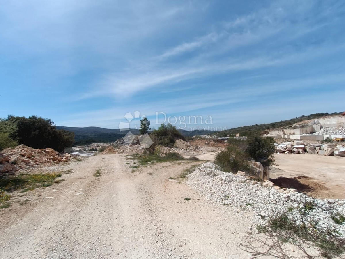 Land For sale - SPLITSKO-DALMATINSKA BRAČ