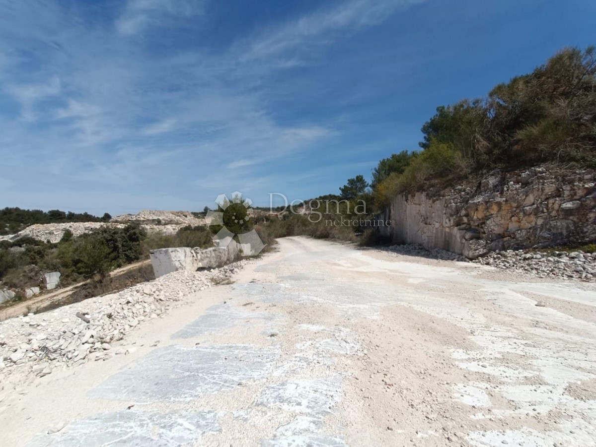 Land For sale - SPLITSKO-DALMATINSKA BRAČ