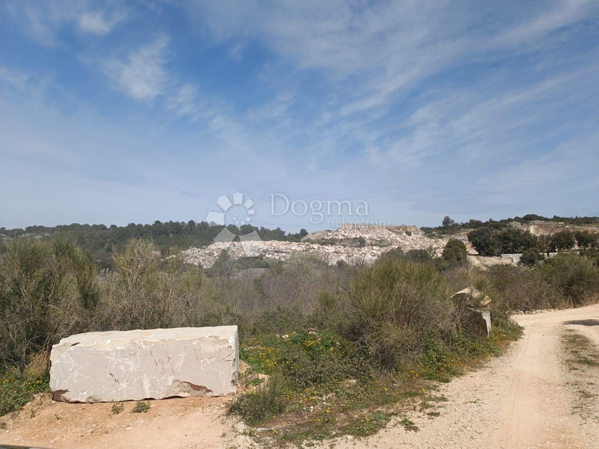 Land For sale - SPLITSKO-DALMATINSKA BRAČ