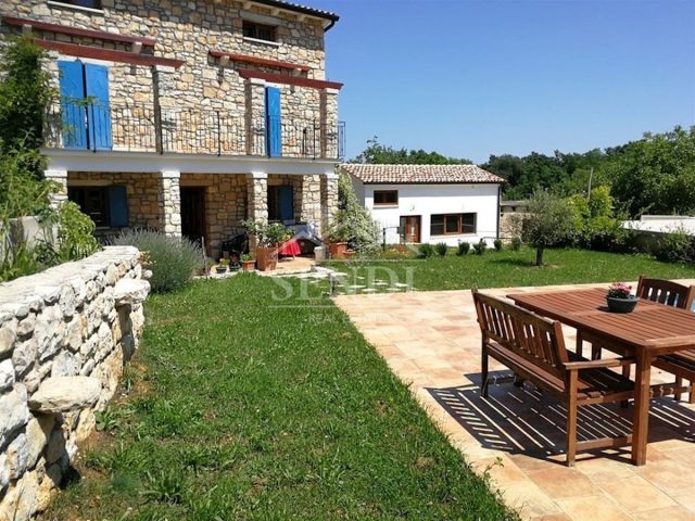 Hiša na predaj 275 m² – Santalezi