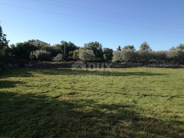 Zemljište na prodaju 1542 m² – Kavran