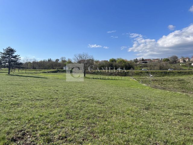 Terrain à vendre 7700 m² – Tinjan