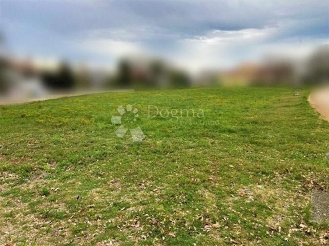Land for sale 1182 m² – Žminj