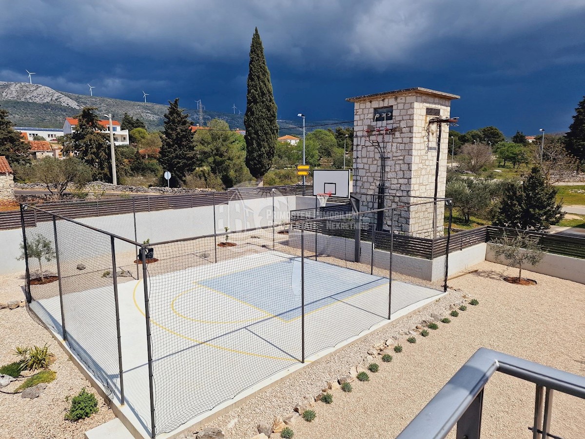 Haus Zu verkaufen - ŠIBENSKO-KNINSKA ŠIBENIK