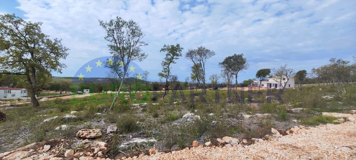 Pozemok na predaj 811 m² – Bale