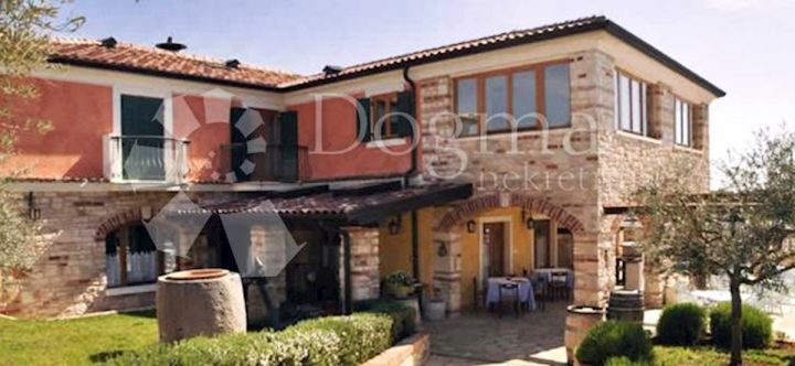 Business premises for sale 668 m² – Savudrija