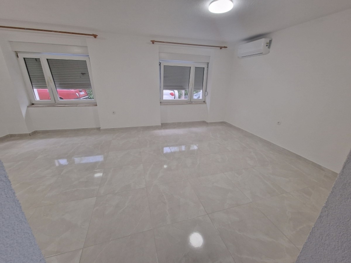 House For sale - Primorsko-goranska Novi Vinodolski - foto 1/11